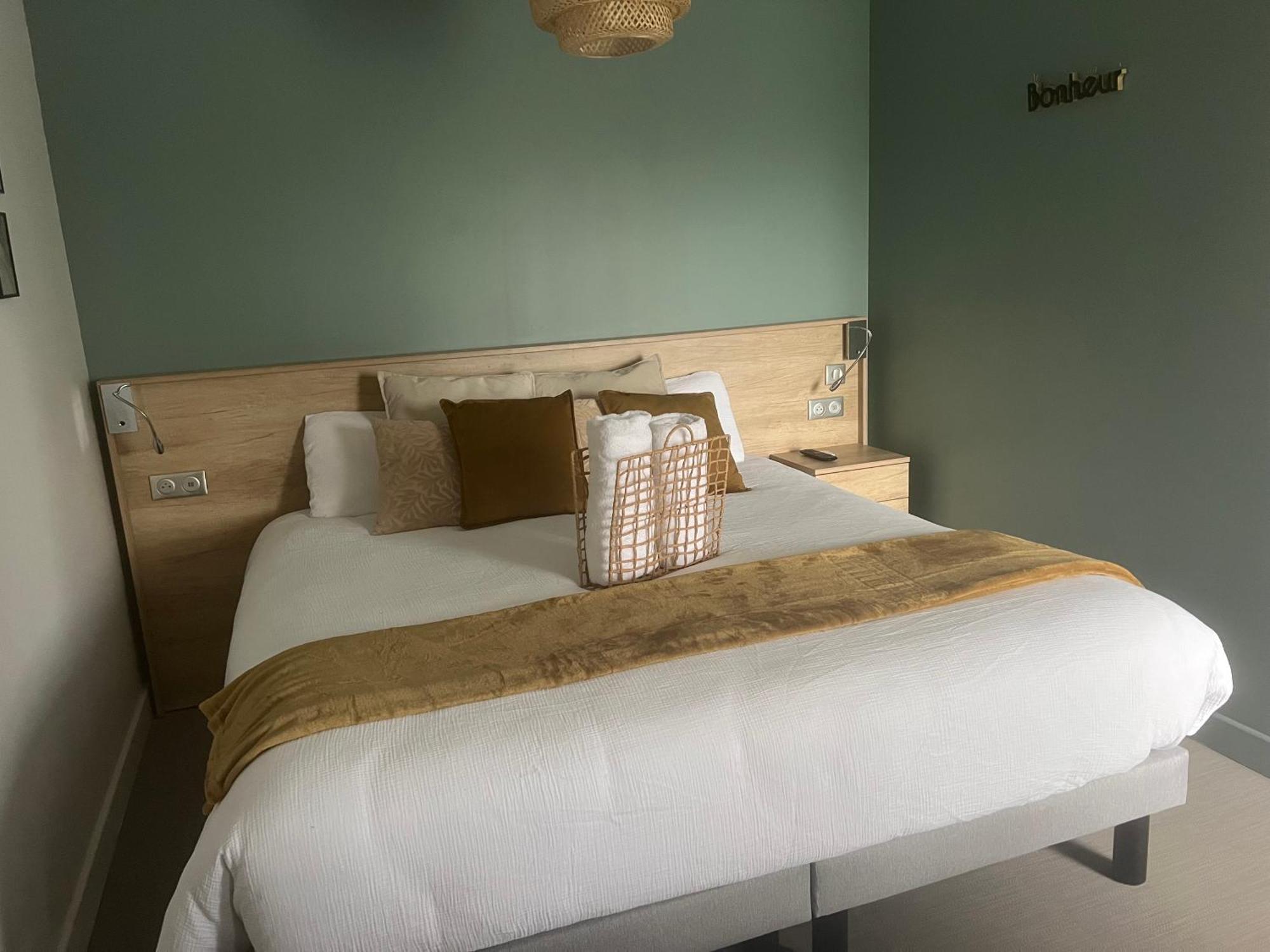 Chambre Privatisee L'Ermitage Vue Sur La Mayenne Шато-Гонтье Экстерьер фото